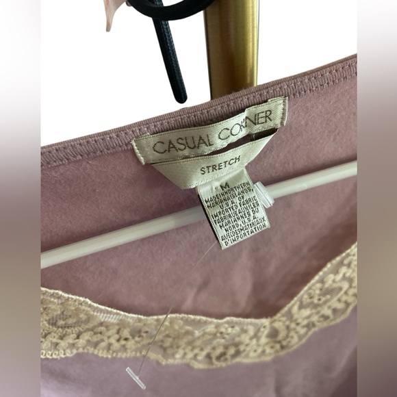 Casual corner lace top - Picture 4 of 4